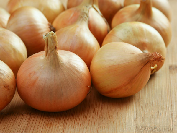 மூக்கடைப்பை போக்கும் இயற்கை நிவாரணிகள்!!! 06-1375765900-6-onion