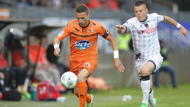 [Stade Lavallois , S2] le Stade Lavallois a l'assaut de la Ligue 1 !  - Page 6 2014-2015-Laval-Clermont-Goncalves