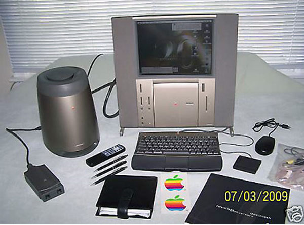 Computador raro da Macintosh da Apple, comemorativo aos 20 anos da empresa, esta a venda no Ebay. 20th_Anniversary_Mac