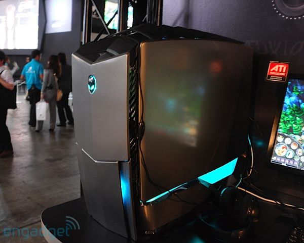 Uma olhada mais de perto nos novos Alienware: Area-51, Aurora e M15x as super maquinas da Dell. Alien01