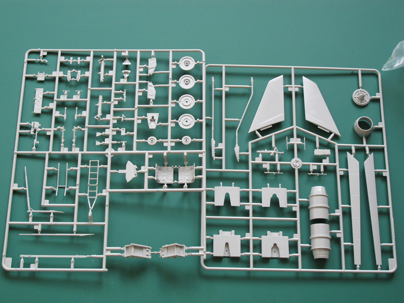 [Trumpeter] - F-100D Super Sabre TRU2839_F-100D_007_GrappeG-H-V