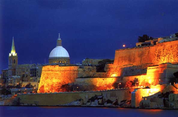 Het Forumfestival - Valletta, Malta |8| Valletta-at-night