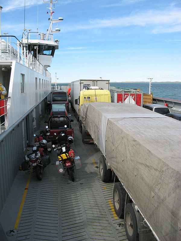 RUTAS EN MOTO IMG_0115_ferry_patagonia