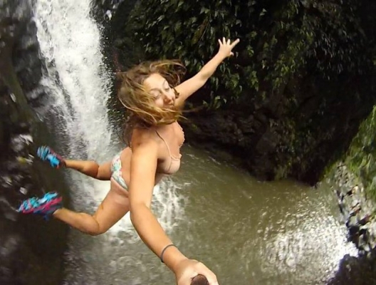 Super selfies Cliff-diving