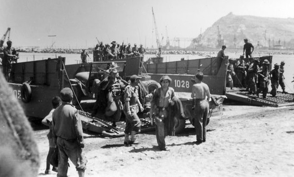 soldat français Commando_MONTFORT_D_barquement_sur_la_plage_de_Sel