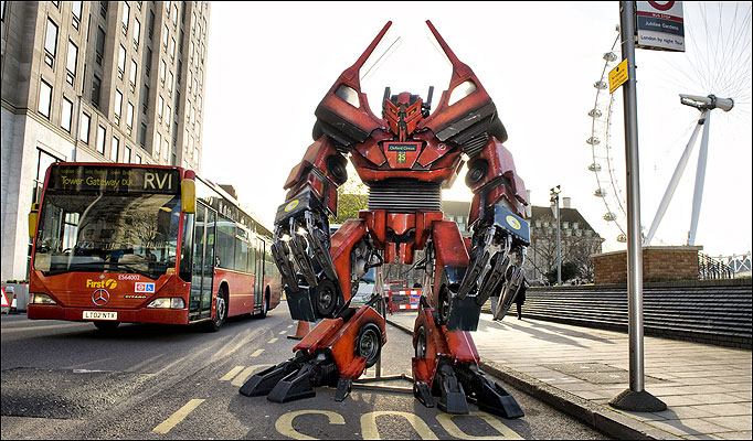 Statue réel - Statue géante en métal - Sculpture de glace - Réplique des TF des Films Transformers fait par des Fans RotF_Bendy_Bus_Prime