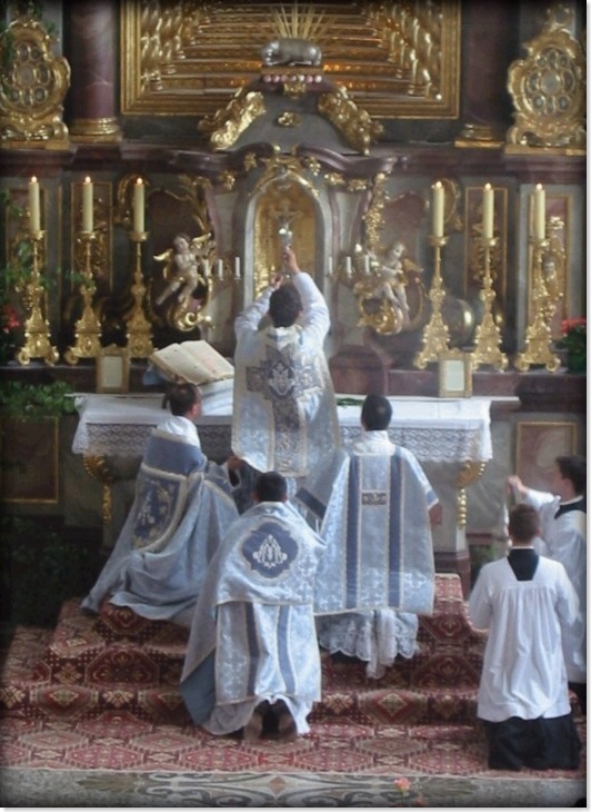 القداس الالهي/ بحسب طقس الكنيسة الكلدانية / في نوتردام باريس Chaldean Catholic   Extraordinary-form-of-the-latin-rite-mass