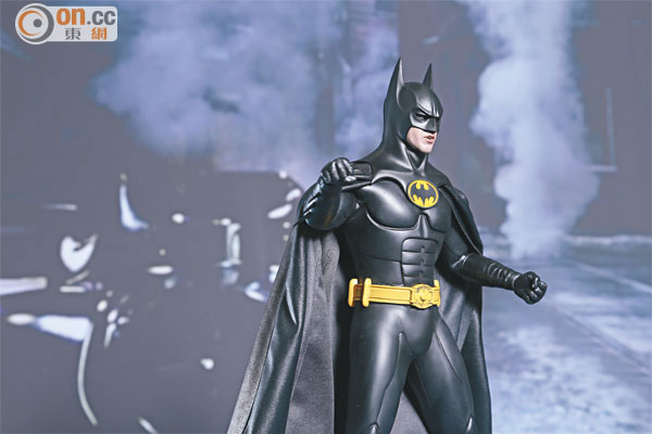 [Hot Toys] Batman Returns: Batman & Bruce Wayne (Michael Keaton) Pack 1/6 Scale - Página 5 0514-00481-001b1