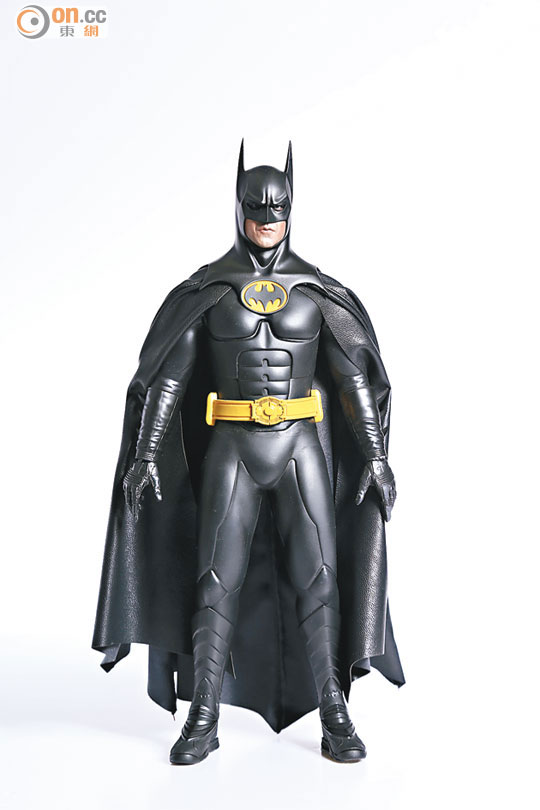 [Hot Toys] Batman Returns: Batman & Bruce Wayne (Michael Keaton) Pack 1/6 Scale - Página 5 0514-00481-001b2