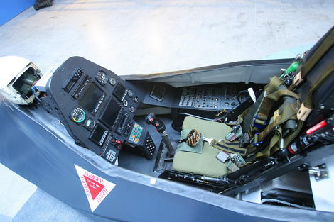 Armée Iranienne  Q-313-cockpit