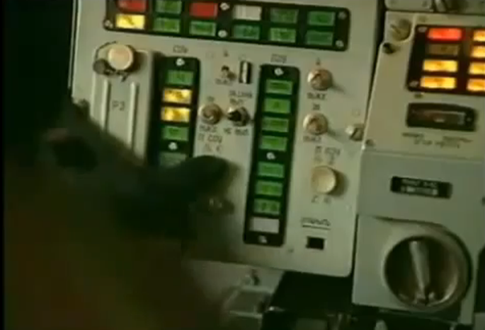 منظومة الدفاع الجوي الروسيه Buk-M1 Inside_of_a_Buk-SAM-console.jpg