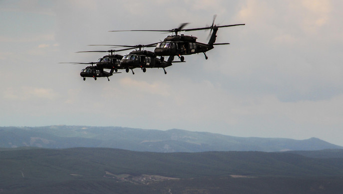 Helicopter News - Página 13 KFOR-Multi-ship-UH-60-685x389