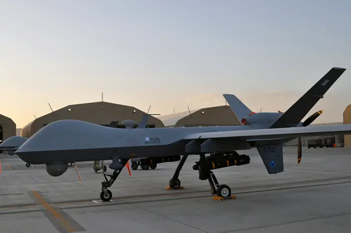  كيف تصل طائرات drone الى أفغانستان  Reaper-model-kit-4-706x468