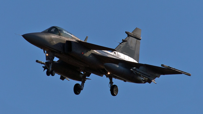 Policía Aérea del Báltico Gripen-landing-706x397