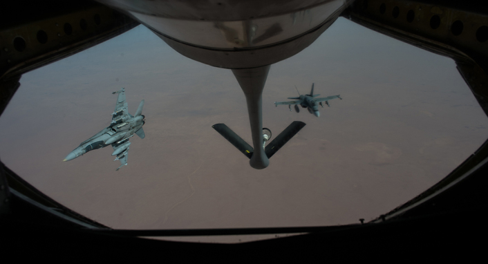 FUERZA AÉREA DE CANADÁ - Página 3 RCAF-Hornet-1-706x382