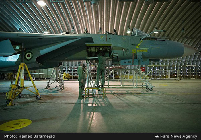 تساؤل عن الف14 الإيرانية ؟ F-14-IRIAF-overhauled-top-706x492
