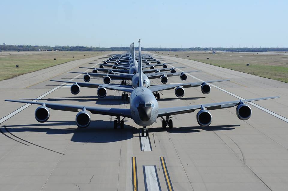 Boeing KC-135 Stratotanker (avión de reabastecimiento en vuelo de aeronaves USA  ) KC-135-Elephant-walk