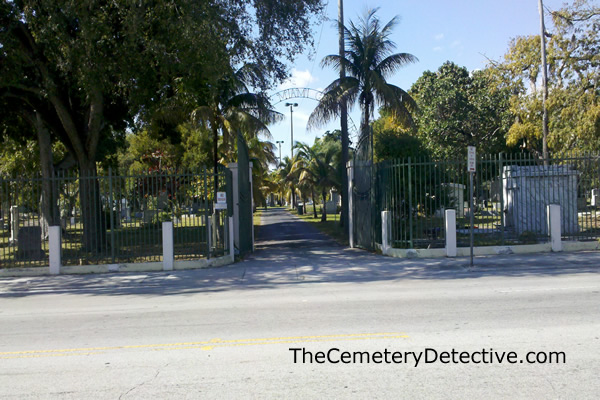 Abandons ▬ Toutes les bonnes choses ont une fin.  - Page 3 01-City-of-Miami-Cemetery