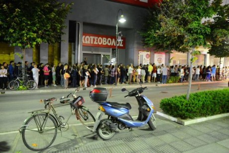 AND SO IT BEGINS - GREEK BANKS GET SHUT DOWN FOR A WEEK AND A 'GREXIT' IS NOW POSSIBLE Greece-Financial-Meltdown-460x307