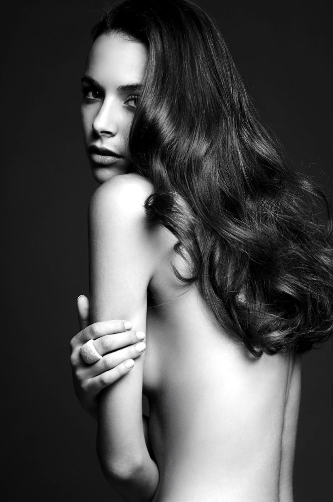 Hoa hậu hoàn vũ Úc 2015 Monika Radulovic lộ ảnh sex trần trụi - Page 2 Monika-Radulovic-Topless-10