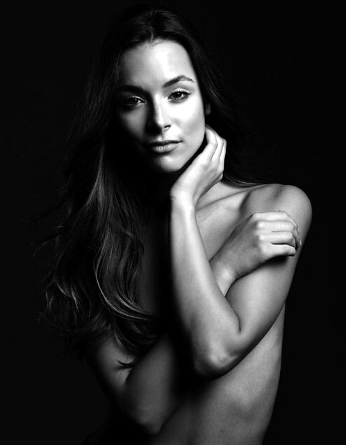 Hoa hậu hoàn vũ Úc 2015 Monika Radulovic lộ ảnh sex trần trụi - Page 2 Monika-Radulovic-Topless-5