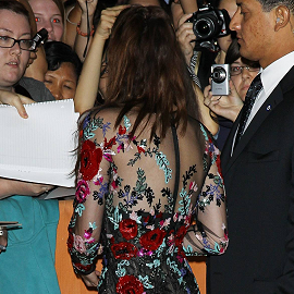 Kristen Stewart - Imagenes/Videos de Paparazzi / Estudio/ Eventos etc. - Página 27 Kristen-stewart-in-zuhair-murad-tiff-on-the-road-premiere_003