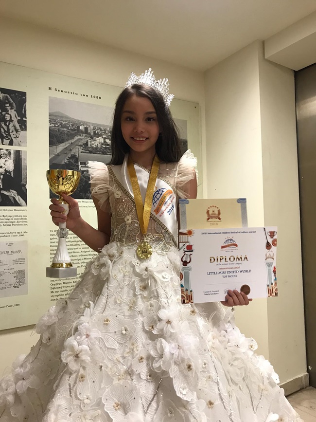 2018 | Little Miss United World | 1st runner-up | Alex Matheson Alex-matheson-tro-cung-cua-xuan-lan-dang-quang-a-hau-nhi-the-gioi-42-.5525