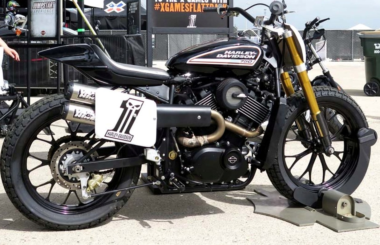 La 750 indienne...  Street-750-flat-tracker-side-view