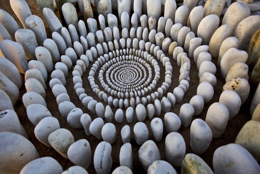 Artist Spends Hours Creating Natural Mandalas, And He’s Hoping You Will Find Them James-Brunt-Nature-Mandalas-6