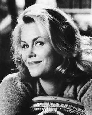 Prettiest girl you have ever seen. Elizabeth-Montgomery-Bewitched-duotone_LRG