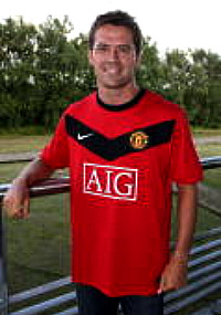 Michael Owen nuevo fichaje del United Owenunitedshirt1