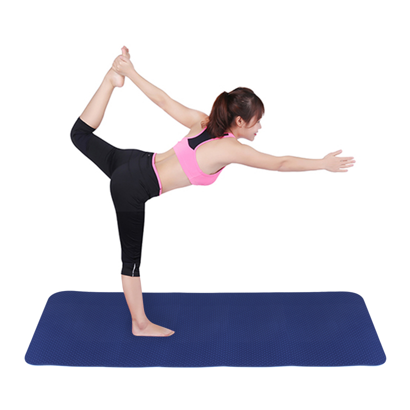 hướng dẫn lựa chọn máy chạy bộ điện đa năng T%E1%BA%ADp%20yoga%20tr%C3%AAn%20th%E1%BA%A3m