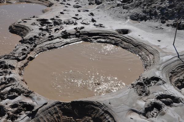 Nuevo observatorio de volcanes se abre en California - Observando docenas de volcanes potencialmente amenazantes Mud-volcano-album-10-110114