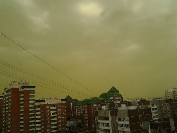 2012...Señales??? Moscow-green-cloud