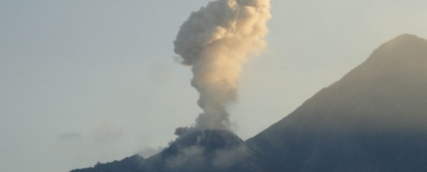 Los volcanes activos en el mundo: 23 de mayo - 29 de mayo de 2012 Santiaguito-May-31-2012-620x250