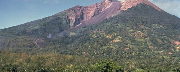 Manam - uno de los volcanes más activos de Papua Nueva Guinea cuenta con una nueva serie de erupciones Manam-volcano-PNG-620x250