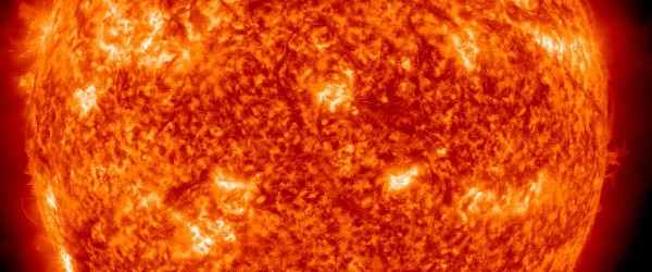 Actividad solar  baja pese a la creciente mancha solar 1640 AIA-304-SDO-600x250