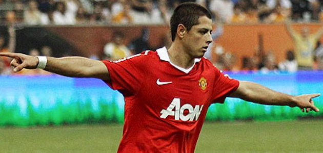 خافيير هيرنانديز يتلقى النصائح من مايكل اوين Javier-hernandez-scores-for-manchester-united