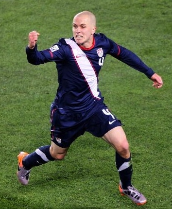 idee de futur potentielle recrues en image - Page 5 Michael-bradley-of-usa-celebrates-second-goal-vs-slovenia-world-cup