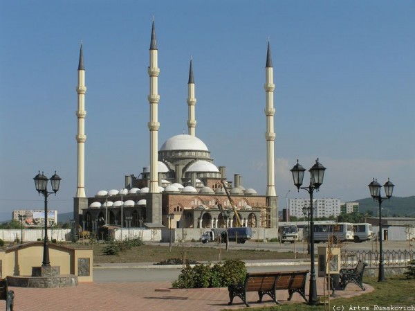 افيدي واستفيدي... - صفحة 37 Grozny-Central-Dome-Mosque-600x449