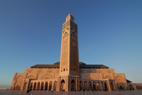 مساجد في العالم Hassan-II-Mosque-600x399