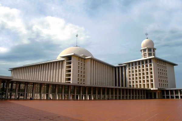 مساجد في العالم Istiqlal-Mosque-600x399