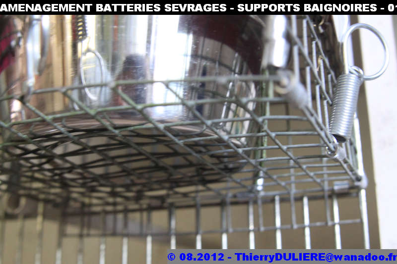 SAISON D'ELEVAGE 2012 - DUDULE - Page 39 AMENAGEMENT%20BATTERIES%20SEVRAGES%20-%20SUPPORTS%20BAIGNOIRES%20-%20014