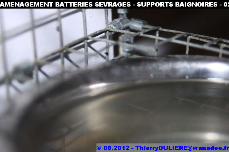 SAISON D'ELEVAGE 2012 - DUDULE - Page 39 AMENAGEMENT%20BATTERIES%20SEVRAGES%20-%20SUPPORTS%20BAIGNOIRES%20-%20029