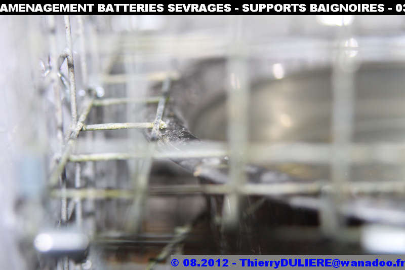 SAISON D'ELEVAGE 2012 - DUDULE - Page 39 AMENAGEMENT%20BATTERIES%20SEVRAGES%20-%20SUPPORTS%20BAIGNOIRES%20-%20032