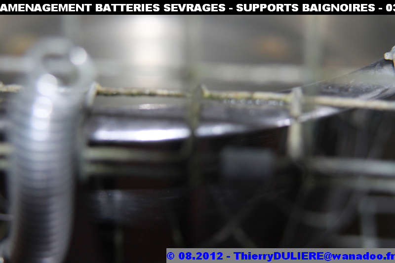 SAISON D'ELEVAGE 2012 - DUDULE - Page 39 AMENAGEMENT%20BATTERIES%20SEVRAGES%20-%20SUPPORTS%20BAIGNOIRES%20-%20033