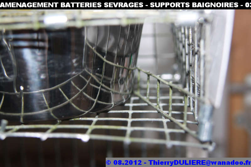 SAISON D'ELEVAGE 2012 - DUDULE - Page 39 AMENAGEMENT%20BATTERIES%20SEVRAGES%20-%20SUPPORTS%20BAIGNOIRES%20-%20035