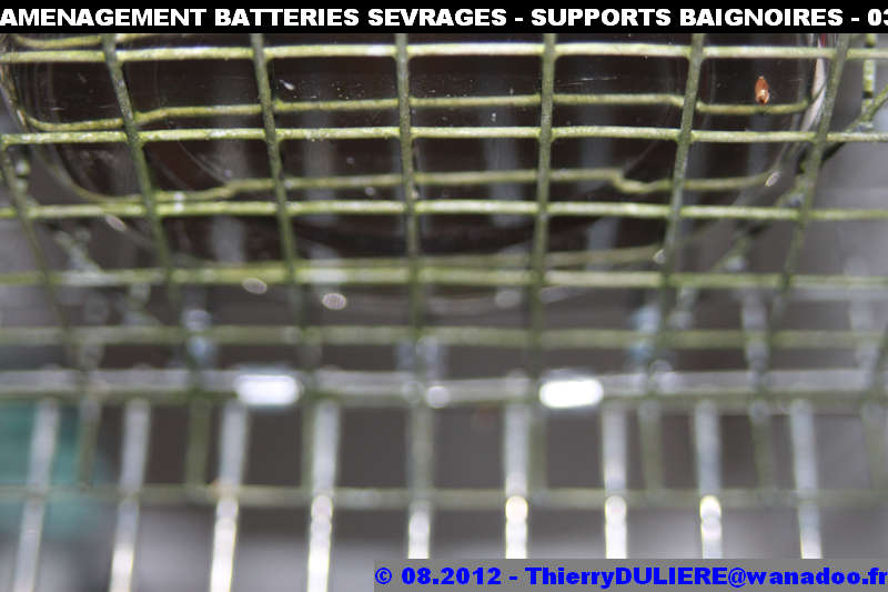 SAISON D'ELEVAGE 2012 - DUDULE - Page 39 AMENAGEMENT%20BATTERIES%20SEVRAGES%20-%20SUPPORTS%20BAIGNOIRES%20-%20037