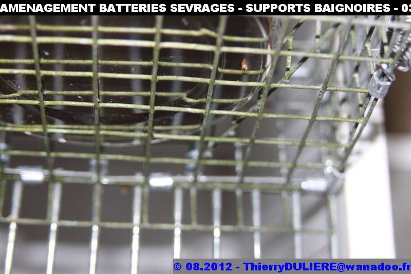 SAISON D'ELEVAGE 2012 - DUDULE - Page 39 AMENAGEMENT%20BATTERIES%20SEVRAGES%20-%20SUPPORTS%20BAIGNOIRES%20-%20038