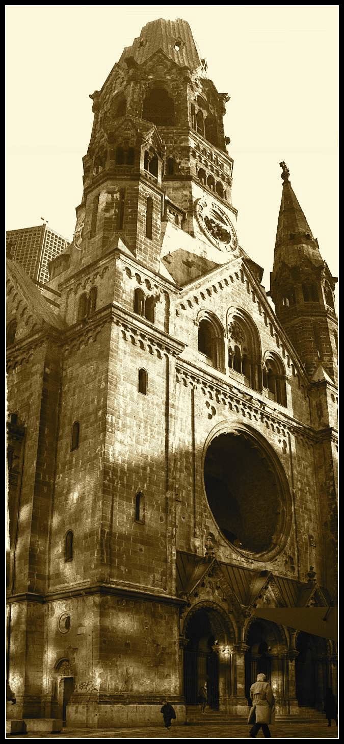 Panoramique plat vertical (argentique) Eglise-pano-berlin-sepia